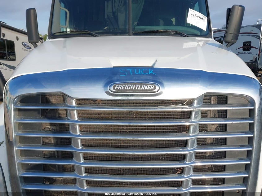 2013 Freightliner Cascadia 125 VIN 3AKJGLDR3DSBV3700 IAAI salvage auction — REPOSSESSION, Clear (Florida), sold $800 on 2026-07-29 (photo 9)