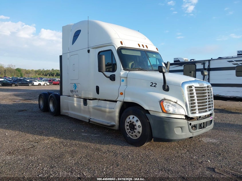 2013 Freightliner Cascadia 125 VIN 3AKJGLDR3DSBV3700 IAAI salvage auction — REPOSSESSION, Clear (Florida), sold $25 on 2026-07-29 (photo 1)