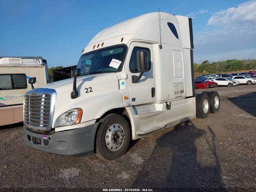 2013 Freightliner Cascadia 125 VIN 3AKJGLDR3DSBV3700 IAAI salvage auction — REPOSSESSION, Clear (Florida), sold $25 on 2026-07-29 (photo 2)