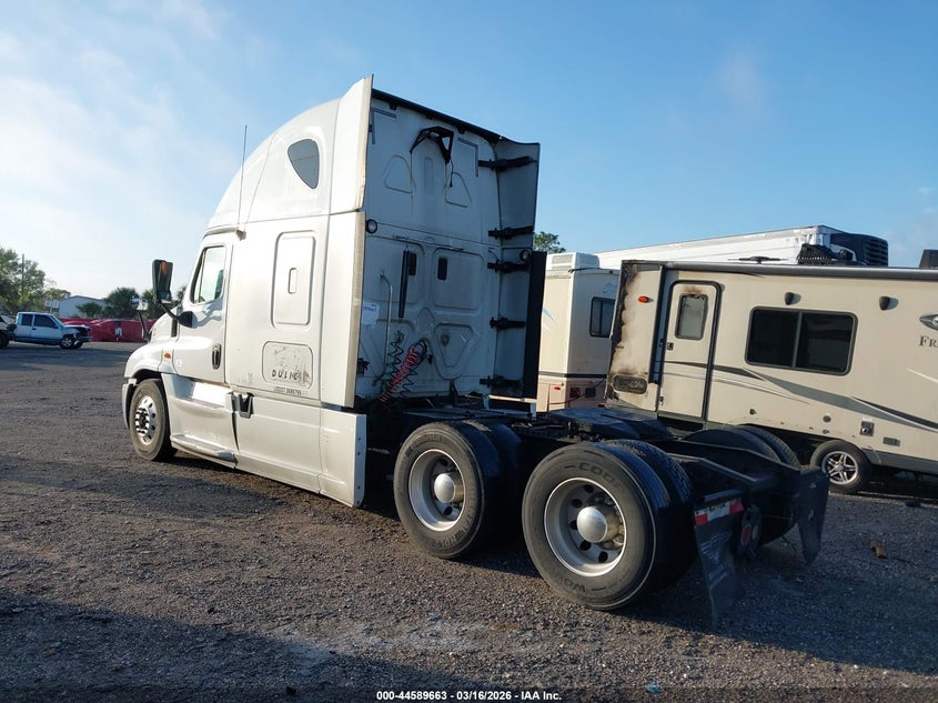 2013 Freightliner Cascadia 125 VIN 3AKJGLDR3DSBV3700 IAAI salvage auction — REPOSSESSION, Clear (Florida), sold $800 on 2026-07-29 (photo 3)