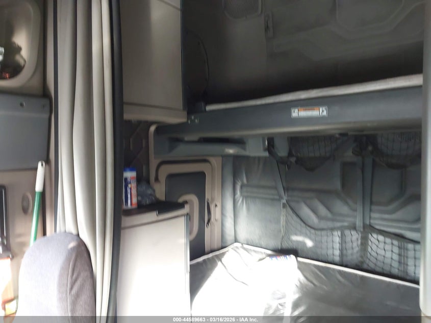 2013 Freightliner Cascadia 125 VIN 3AKJGLDR3DSBV3700 IAAI salvage auction — REPOSSESSION, Clear (Florida), sold $25 on 2026-07-29 (photo 6)