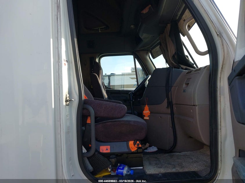 2013 Freightliner Cascadia 125 VIN 3AKJGLDR3DSBV3700 IAAI salvage auction — REPOSSESSION, Clear (Florida), sold $800 on 2026-07-29 (photo 7)