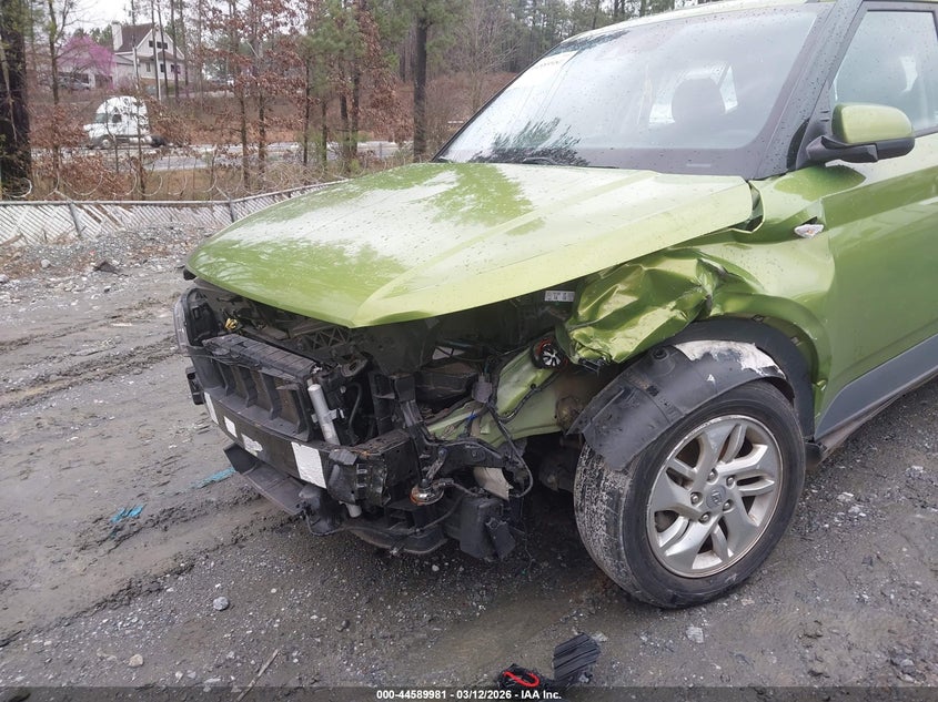 2021 Hyundai Venue VIN KMHRB8A36MU070086 IAAI salvage auction — FRONT END, Salvage Title, sold $2,250 on 2026-07-21 (photo 6)