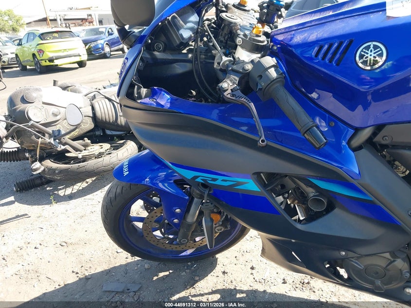 2024 Yamaha Yzf VIN JYARM38Y1RA002902 IAAI salvage auction — RIGHT SIDE, Salvage Title, sold $2,850 on 2026-07-08 (photo 2)