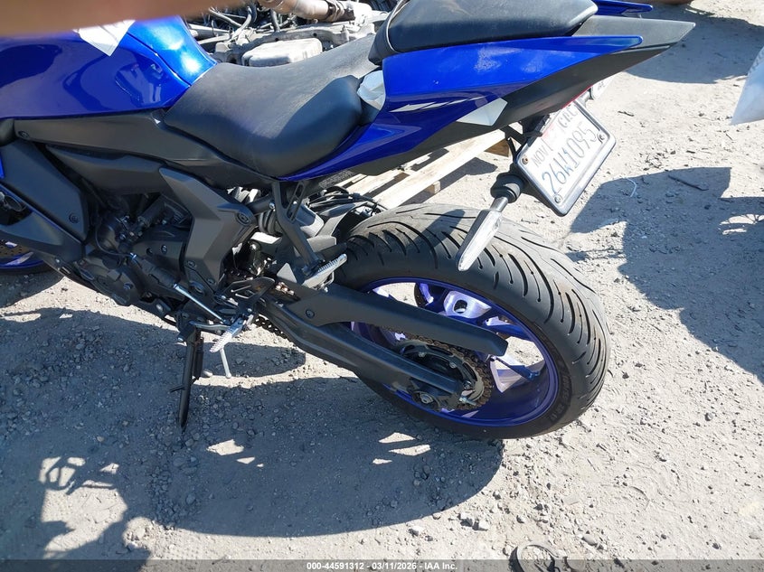2024 Yamaha Yzf VIN JYARM38Y1RA002902 IAAI salvage auction — RIGHT SIDE, Salvage Title, sold $2,850 on 2026-07-08 (photo 3)