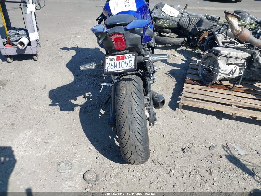 2024 Yamaha Yzf VIN JYARM38Y1RA002902 IAAI salvage auction — RIGHT SIDE, Salvage Title, sold $2,850 on 2026-07-08 (photo 6)
