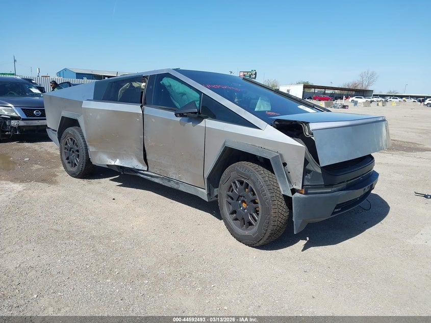 2024 Tesla Cybertruck VIN 7G2CEHED5RA002165 IAAI salvage auction — LEFT & RIGHT, Salvage Title, sold $1,050 on 2026-07-29 (photo 1)