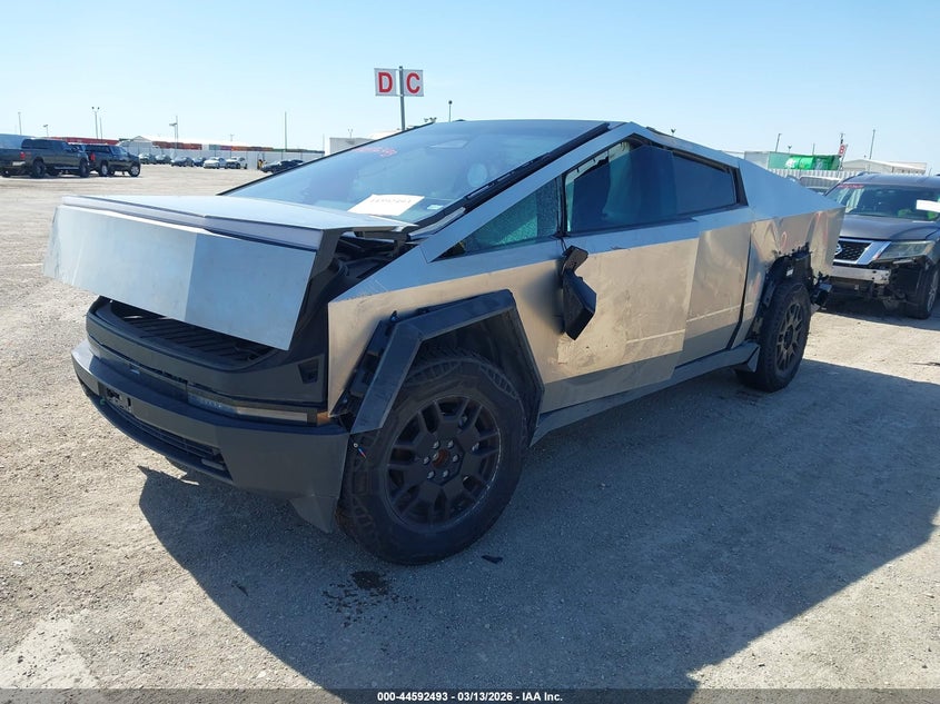 2024 Tesla Cybertruck VIN 7G2CEHED5RA002165 IAAI salvage auction — LEFT & RIGHT, Salvage Title, sold $1,050 on 2026-07-29 (photo 2)