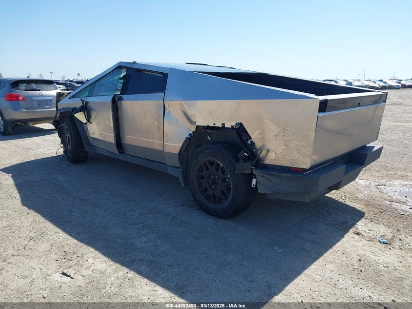 2024 Tesla Cybertruck VIN 7G2CEHED5RA002165 IAAI salvage auction — LEFT & RIGHT, Salvage Title, sold $1,050 on 2026-07-29 (photo 3)