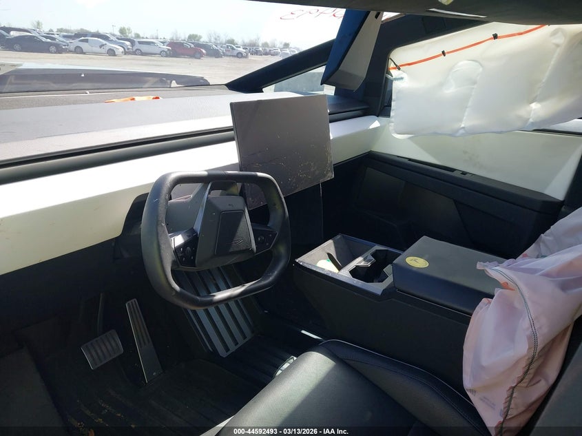 2024 Tesla Cybertruck VIN 7G2CEHED5RA002165 IAAI salvage auction — LEFT & RIGHT, Salvage Title, sold $1,050 on 2026-07-29 (photo 5)