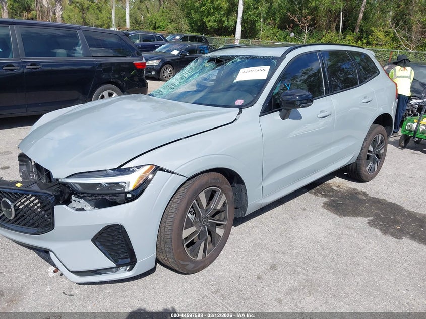 2026 Volvo Xc60 VIN YV4M12RJ3T1329597 IAAI salvage auction — RIGHT SIDE, Salvage Title, sold $375 on 2026-07-29 (photo 2)