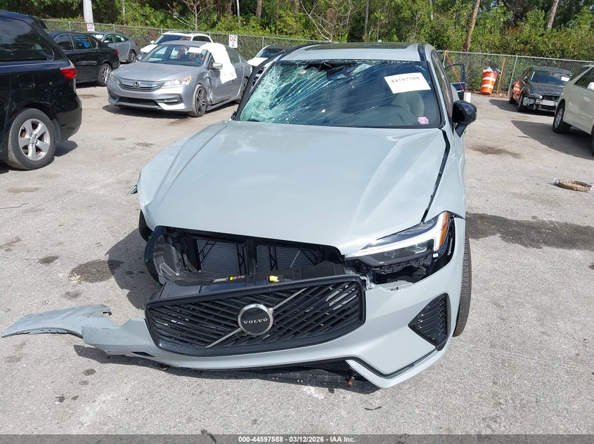 2026 Volvo Xc60 VIN YV4M12RJ3T1329597 IAAI salvage auction — RIGHT SIDE, Salvage Title, sold $375 on 2026-07-29 (photo 6)