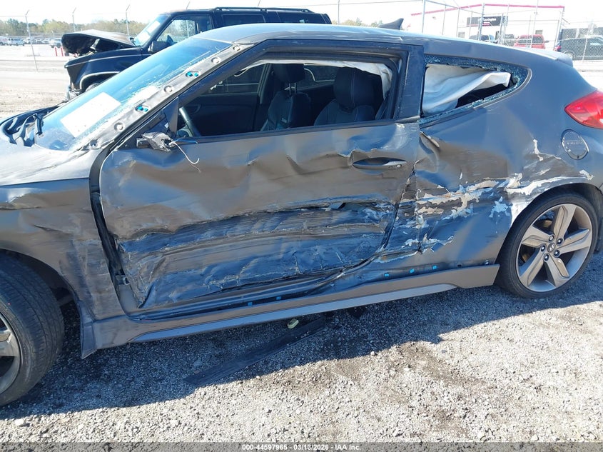 2015 Hyundai Veloster VIN KMHTC6AE4FU243079 IAAI salvage auction — RIGHT SIDE, Salvage Title, sold $1,300 on 2026-07-08 (photo 6)