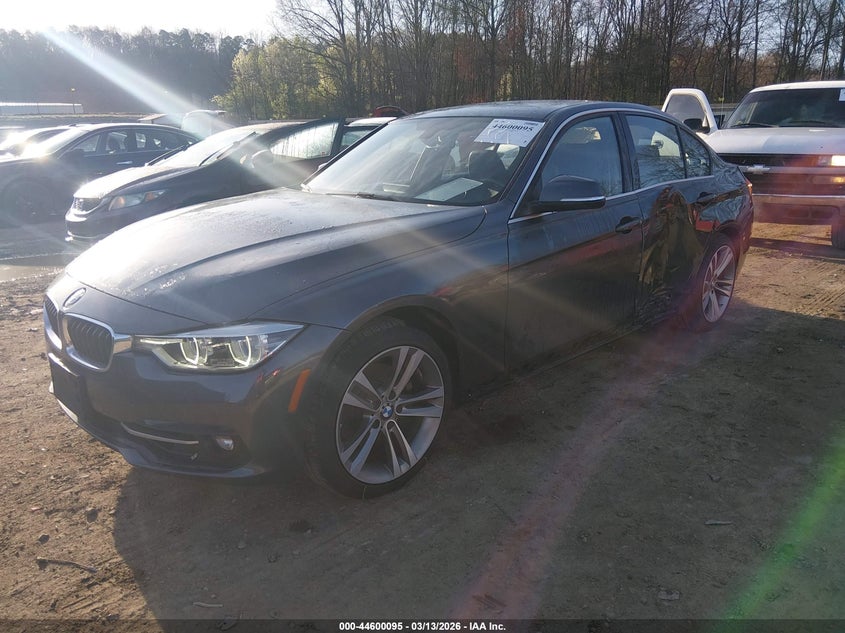 2018 BMW 3er VIN WBA8D9C52JEM34957 IAAI salvage auction — LEFT SIDE, Salvage Title, sold $7,800 on 2026-08-12 (photo 2)