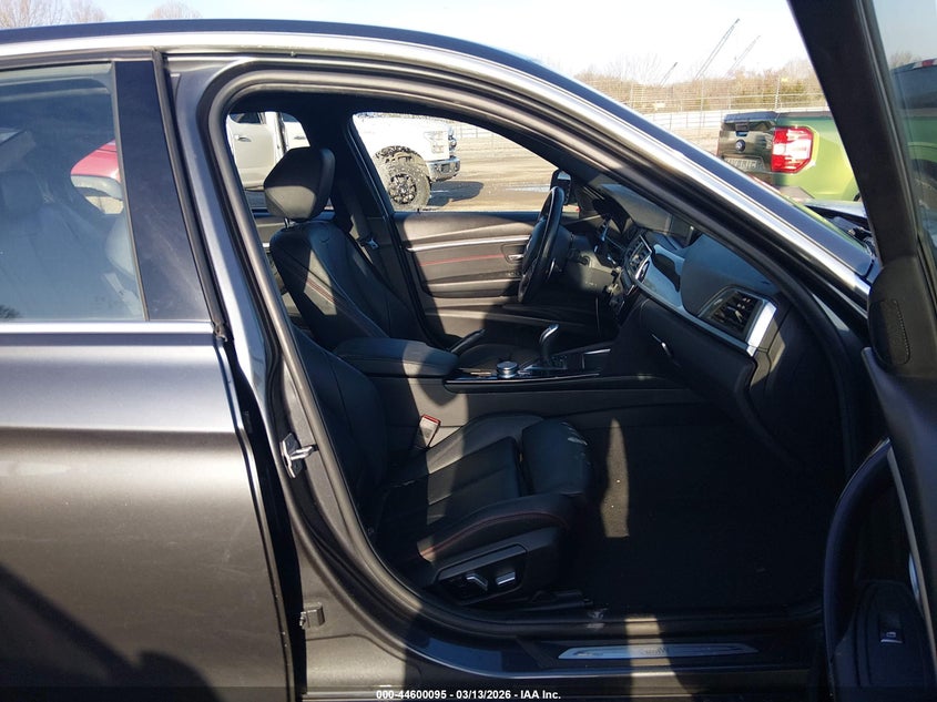 2018 BMW 3er VIN WBA8D9C52JEM34957 IAAI salvage auction — LEFT SIDE, Salvage Title, sold $7,800 on 2026-08-12 (photo 5)
