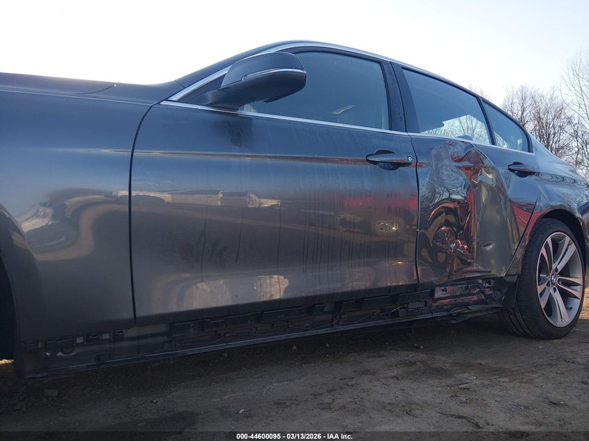 2018 BMW 3er VIN WBA8D9C52JEM34957 IAAI salvage auction — LEFT SIDE, Salvage Title, sold $7,800 on 2026-08-12 (photo 6)