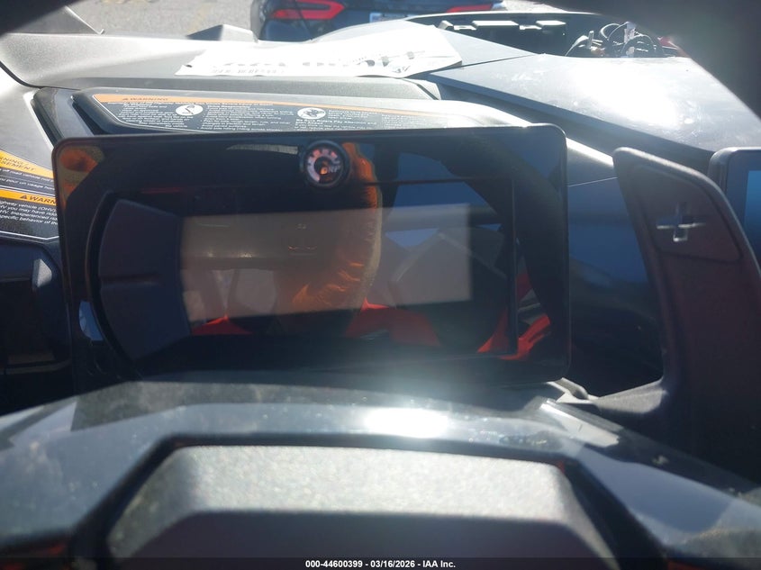 2025 Can-am/ brp VIN 3JB8NAU21SE000656 IAAI salvage auction — ROLLOVER, Salvage Title, sold $11,050 on 2026-09-15 (photo 7)