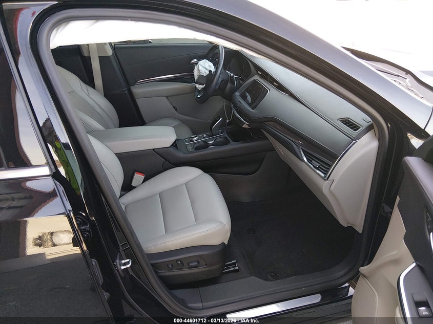 2023 Cadillac Xt4 VIN 1GYAZAR40PF107265 IAAI salvage auction — LEFT FRONT, Salvage Title, sold $8,000 on 2026-07-24 (photo 5)