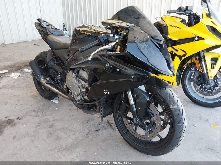 2015 BMW S 1000 VIN WB10D2108FZ353019 IAAI salvage auction — RIGHT SIDE, Salvage Title, sold $3,150 on 2026-07-28 (photo 1)