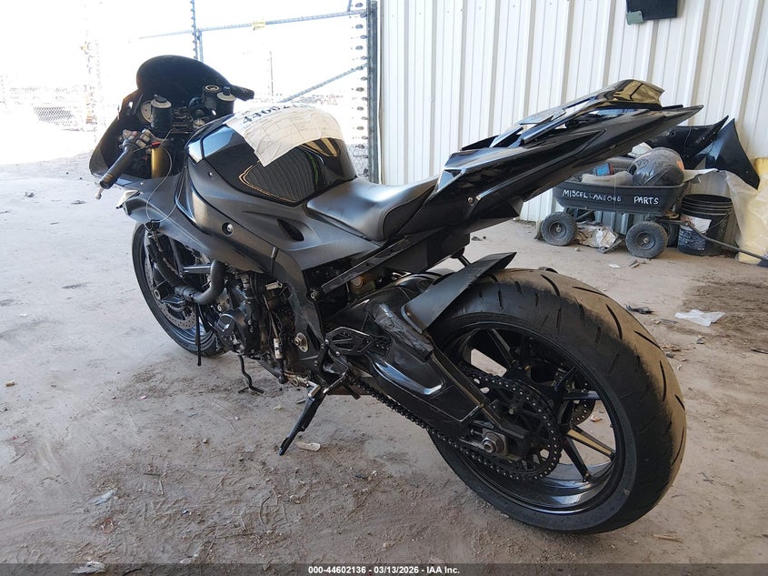 2015 BMW S 1000 VIN WB10D2108FZ353019 IAAI salvage auction — RIGHT SIDE, Salvage Title, sold $3,150 on 2026-07-28 (photo 3)