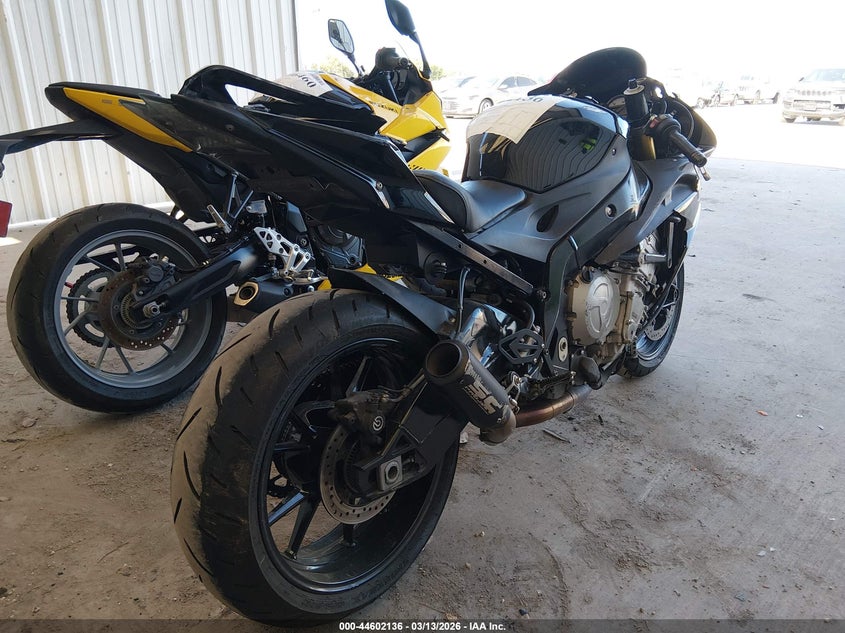 2015 BMW S 1000 VIN WB10D2108FZ353019 IAAI salvage auction — RIGHT SIDE, Salvage Title, sold $3,150 on 2026-07-28 (photo 4)