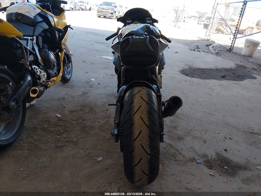 2015 BMW S 1000 VIN WB10D2108FZ353019 IAAI salvage auction — RIGHT SIDE, Salvage Title, sold $3,150 on 2026-07-28 (photo 6)