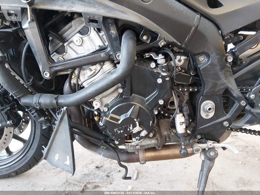 2015 BMW S 1000 VIN WB10D2108FZ353019 IAAI salvage auction — RIGHT SIDE, Salvage Title, sold $3,150 on 2026-07-28 (photo 9)