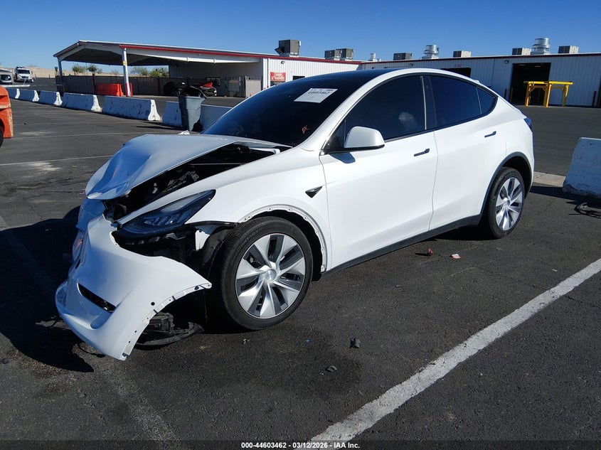 2021 Tesla Model y VIN 5YJYGDEE5MF138635 IAAI salvage auction — RIGHT FRONT, Salvage Title, sold $5,275 on 2026-07-10 (photo 2)
