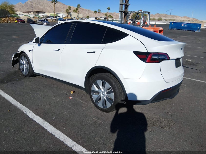 2021 Tesla Model y VIN 5YJYGDEE5MF138635 IAAI salvage auction — RIGHT FRONT, Salvage Title, sold $5,275 on 2026-07-10 (photo 3)