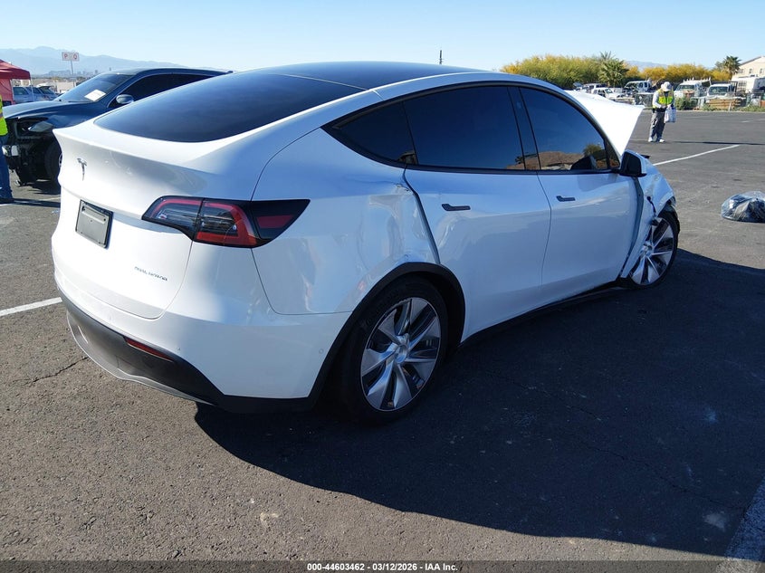 2021 Tesla Model y VIN 5YJYGDEE5MF138635 IAAI salvage auction — RIGHT FRONT, Salvage Title, sold $5,275 on 2026-07-10 (photo 4)