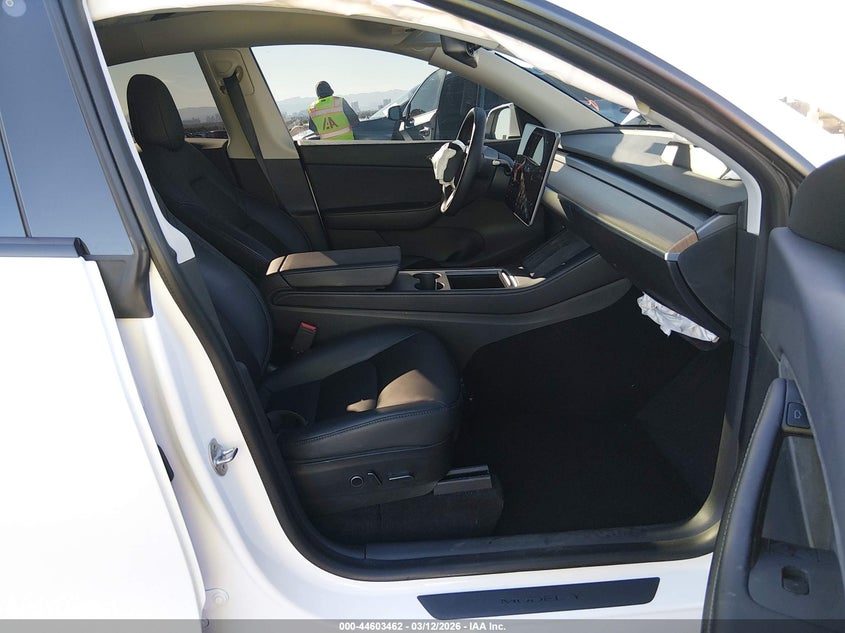 2021 Tesla Model y VIN 5YJYGDEE5MF138635 IAAI salvage auction — RIGHT FRONT, Salvage Title, sold $5,275 on 2026-07-10 (photo 5)