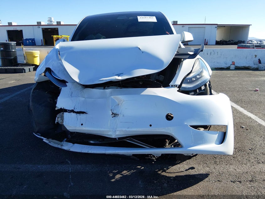 2021 Tesla Model y VIN 5YJYGDEE5MF138635 IAAI salvage auction — RIGHT FRONT, Salvage Title, sold $5,275 on 2026-07-10 (photo 6)