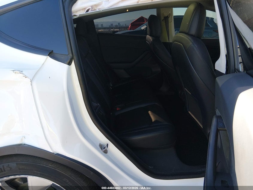 2021 Tesla Model y VIN 5YJYGDEE5MF138635 IAAI salvage auction — RIGHT FRONT, Salvage Title, sold $5,275 on 2026-07-10 (photo 8)