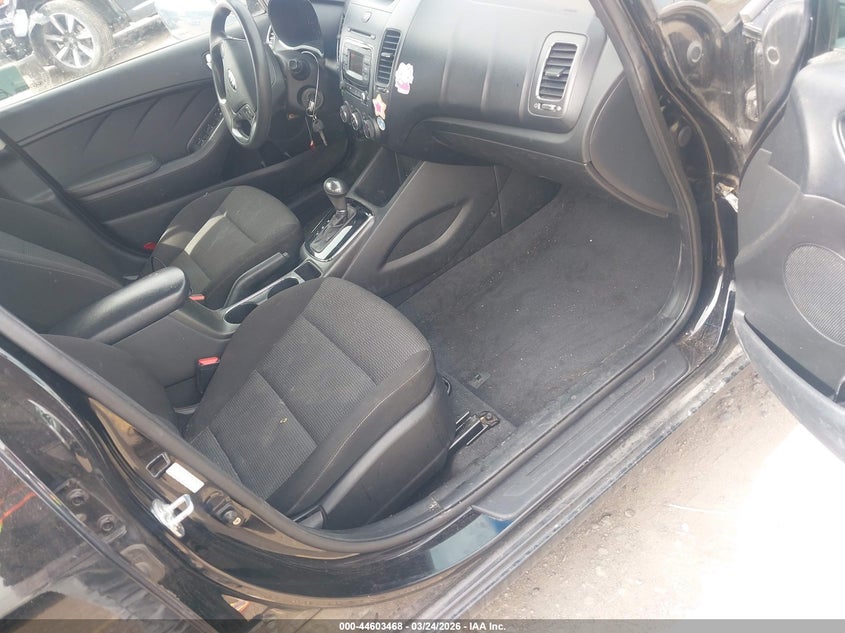 2017 Kia Forte VIN 3KPFK4A78HE043835 IAAI salvage auction — FRONT END, Wait Title, sold $1,050 on 2026-08-30 (photo 5)