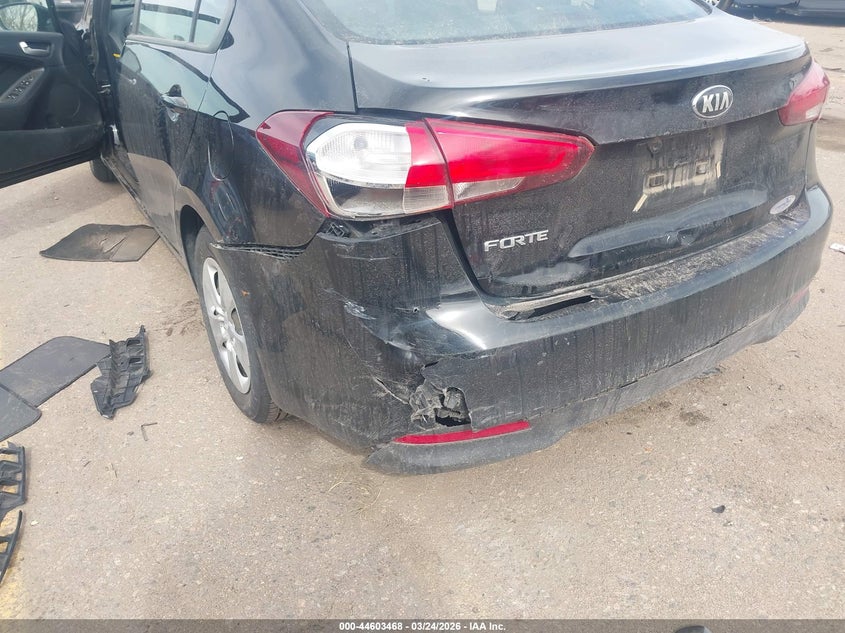 2017 Kia Forte VIN 3KPFK4A78HE043835 IAAI salvage auction — FRONT END, Wait Title, sold $1,050 on 2026-08-30 (photo 6)
