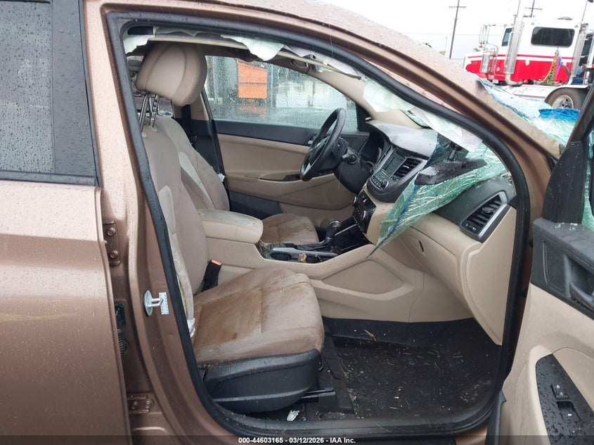 2017 Hyundai Tucson VIN KM8J33A27HU374666 IAAI salvage auction — ALL OVER, Salvage (Hawaii), sold $125 on 2026-07-21 (photo 5)