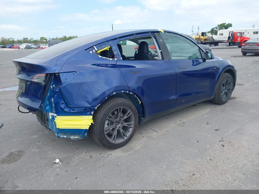 2025 Tesla Model y VIN 7SAYGDED8SA361871 IAAI salvage auction — REAR END, Salvage Title, sold $21,350 on 2026-07-20 (photo 4)
