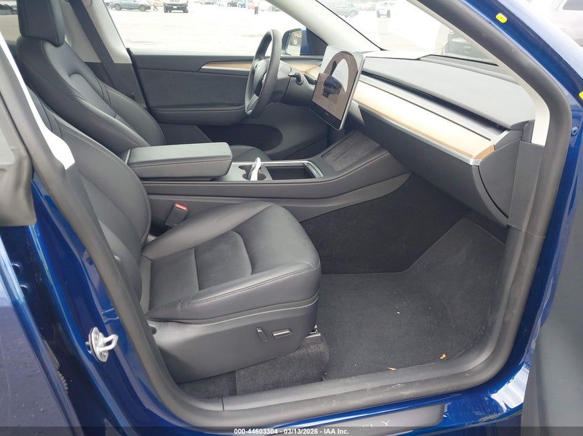 2025 Tesla Model y VIN 7SAYGDED8SA361871 IAAI salvage auction — REAR END, Salvage Title, sold $21,350 on 2026-07-20 (photo 5)