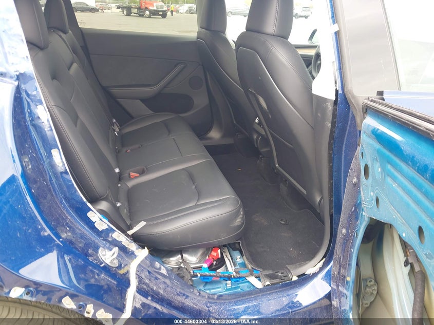 2025 Tesla Model y VIN 7SAYGDED8SA361871 IAAI salvage auction — REAR END, Salvage Title, sold $21,350 on 2026-07-20 (photo 8)