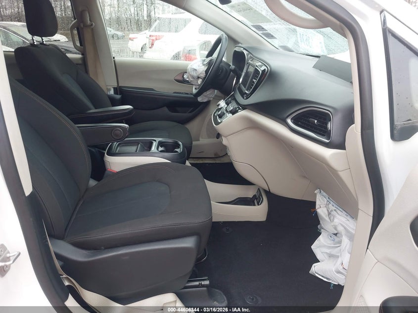 2020 Chrysler Pacifica VIN 2C4RC1FG8LR266899 IAAI salvage auction — FRONT END, Salvage Title, sold $2,200 on 2026-08-28 (photo 5)