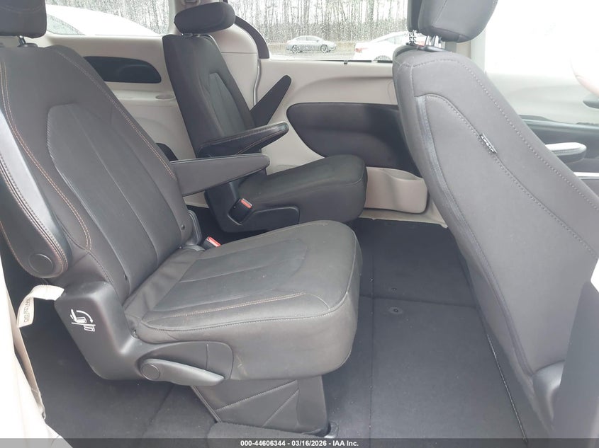 2020 Chrysler Pacifica VIN 2C4RC1FG8LR266899 IAAI salvage auction — FRONT END, Salvage Title, sold $2,200 on 2026-08-28 (photo 8)
