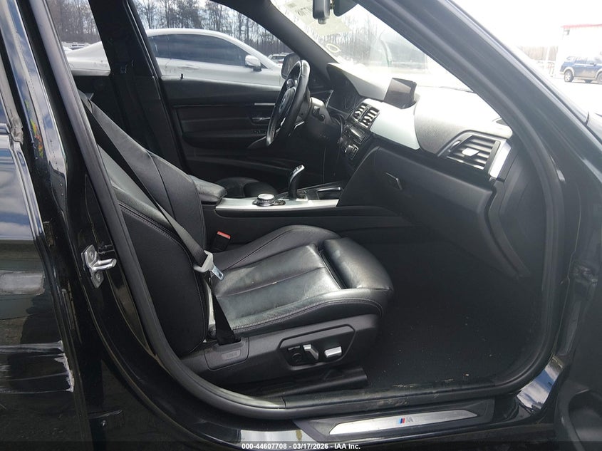 2016 BMW 3er VIN WBA8B7C57GK368748 IAAI salvage auction — THEFT, Salvage - Greater Than 75% (Maryland), sold $7,950 on 2026-08-05 (photo 5)
