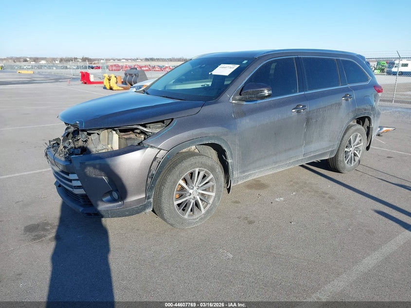 2017 Toyota Highlander VIN 5TDJZRFH0HS458108 IAAI salvage auction — FRONT END, Salvage (Texas), sold $8,000 on 2026-07-30 (photo 2)