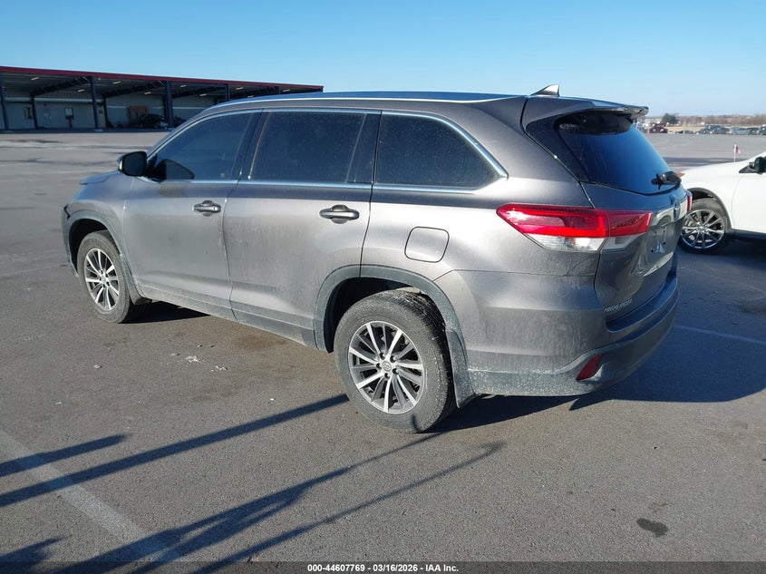 2017 Toyota Highlander VIN 5TDJZRFH0HS458108 IAAI salvage auction — FRONT END, Salvage (Texas), sold $8,000 on 2026-07-30 (photo 3)