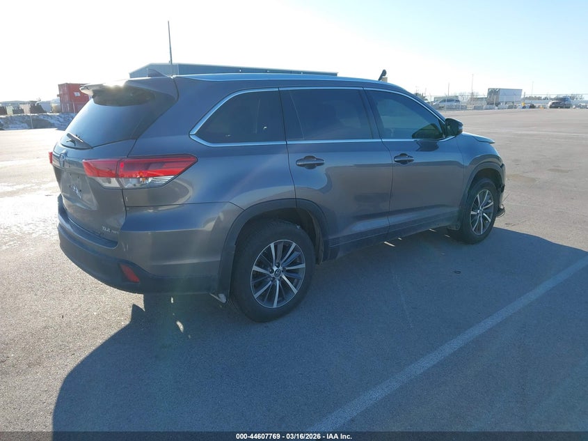 2017 Toyota Highlander VIN 5TDJZRFH0HS458108 IAAI salvage auction — FRONT END, Salvage (Texas), sold $8,000 on 2026-07-30 (photo 4)
