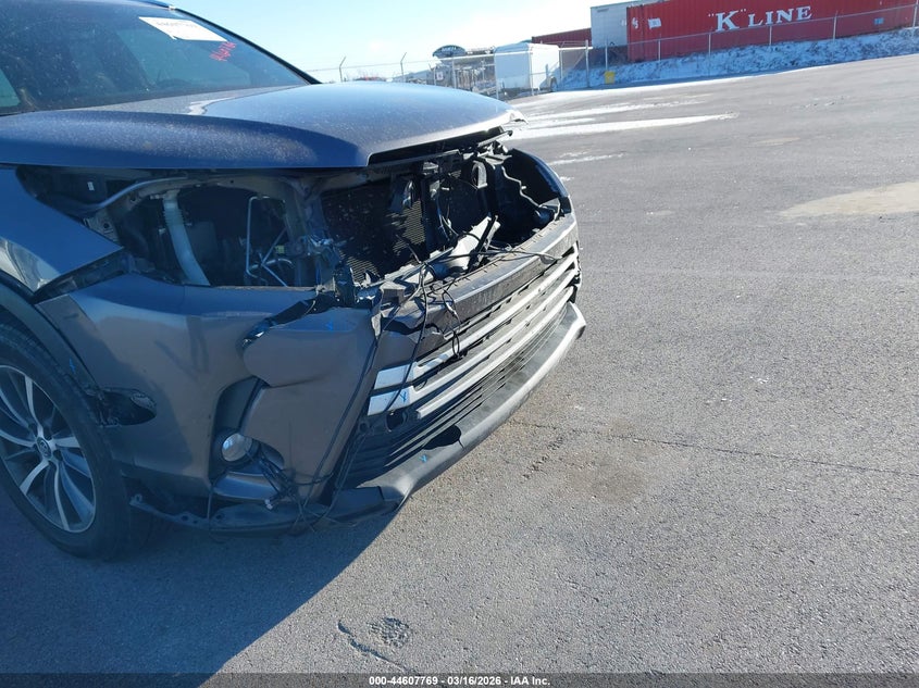 2017 Toyota Highlander VIN 5TDJZRFH0HS458108 IAAI salvage auction — FRONT END, Salvage (Texas), sold $8,000 on 2026-07-30 (photo 6)