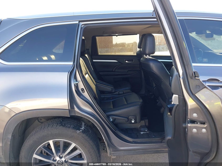 2017 Toyota Highlander VIN 5TDJZRFH0HS458108 IAAI salvage auction — FRONT END, Salvage (Texas), sold $8,000 on 2026-07-30 (photo 8)