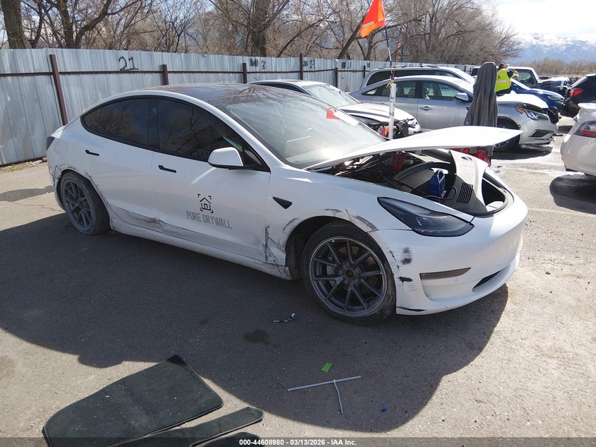 2022 Tesla Model 3 VIN 5YJ3E1EB3NF257659 IAAI salvage auction — RIGHT SIDE, Salvage Title, sold $25 on 2026-07-30 (photo 1)