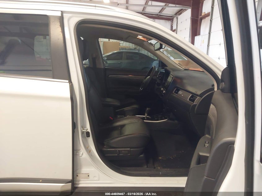 2020 Mitsubishi Outlander VIN JA4AZ3A38LZ025467 IAAI salvage auction — REAR END, Clear (Oklahoma), sold $5,300 on 2026-07-07 (photo 5)