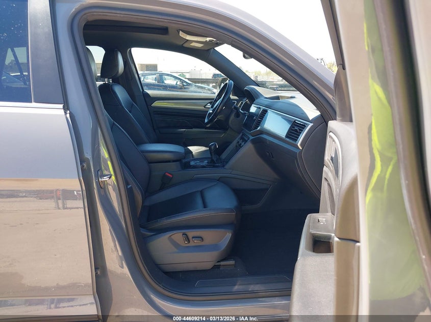 2020 Volkswagen Atlas cross sport VIN 1V2EC2CA2LC200263 IAAI salvage auction — SIDE, Salvage Title, sold $7,100 on 2026-07-15 (photo 5)